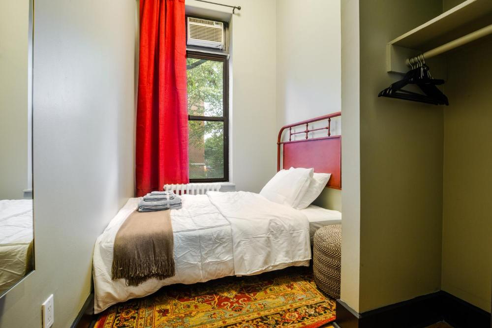 Double Room with Shared Bathroom interior