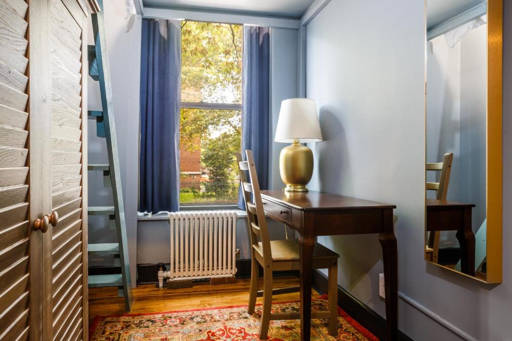 Double Room with Shared Bathroom interior