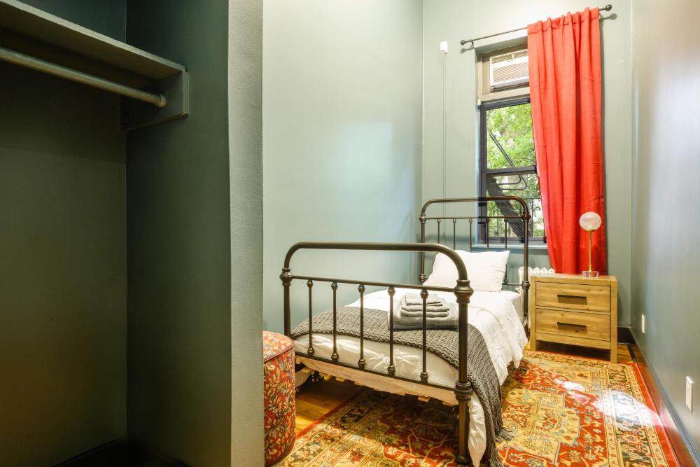 Single Room with Shared Shower and Toilet interior
