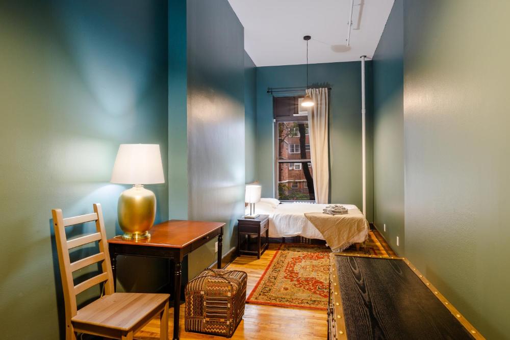 Double Room with Shared Bathroom interior