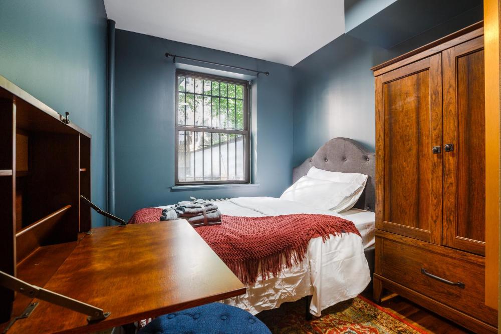Single Room with Shared Shower and Toilet interior