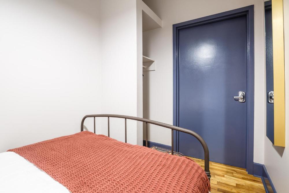 Double Room with Shared Bathroom interior