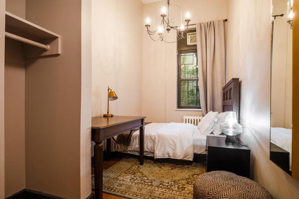 Double Room with Shared Bathroom interior